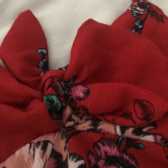 Forever 21 Red Floral Bow-tie Top - Picture 4 of 4
